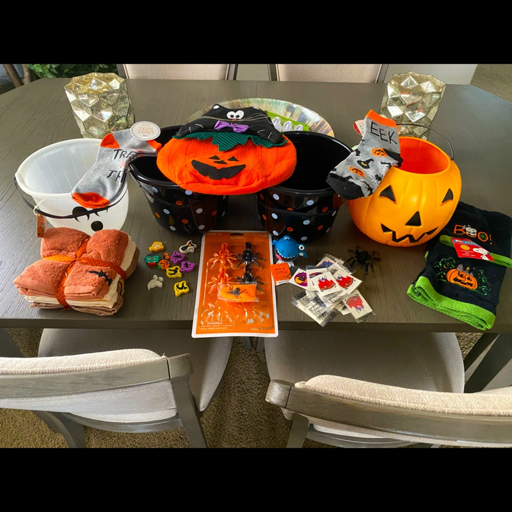 HALLOWEEN LOT